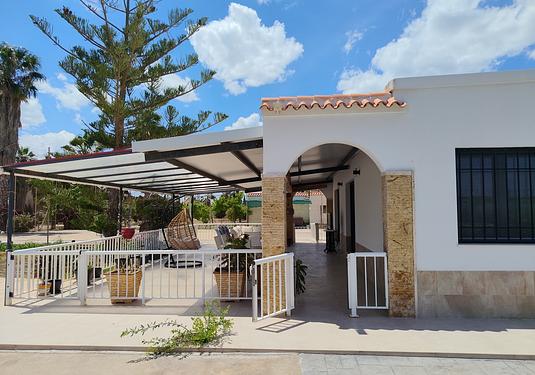 Villa in Los Montesinos