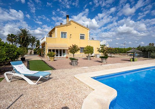 Villa in Elche
