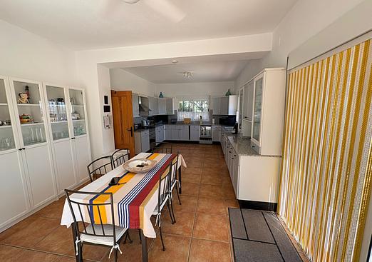 Villa in Canadas De San Pedro