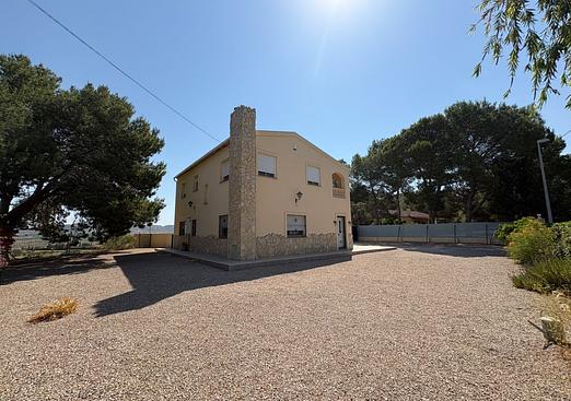 Villa in Canadas De San Pedro