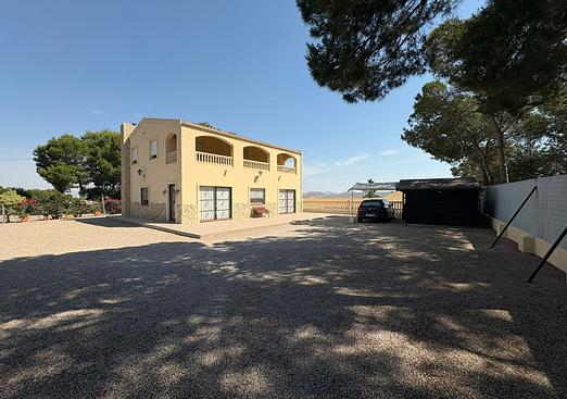 Villa in Canadas De San Pedro