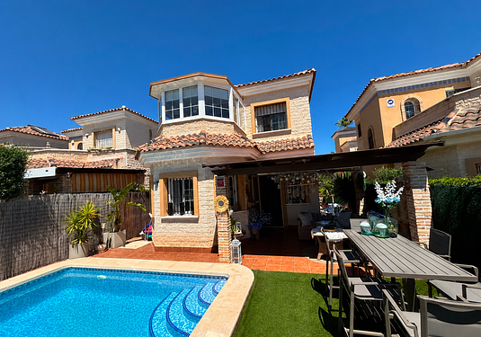 Villa in El Raso