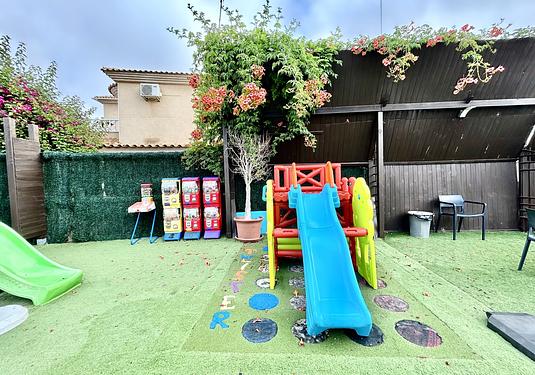 Commercial in Villamartin