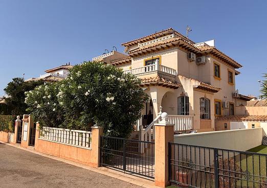 Quad villa in Lomas de Caboroig
