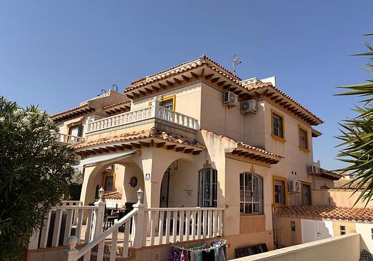 Quad villa in Lomas de Caboroig