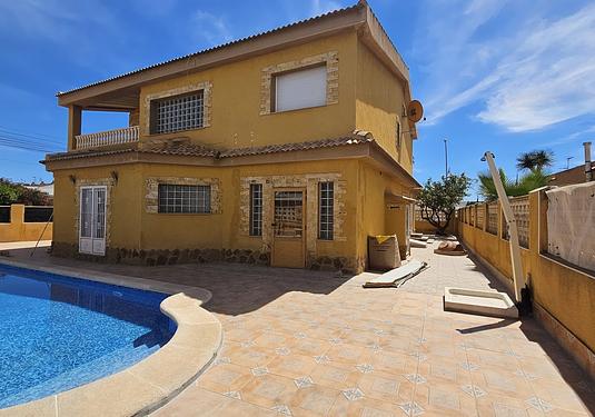 Villa in Los Alcazares