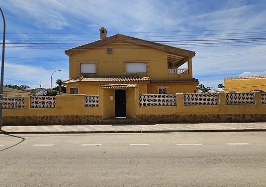Villa in Los Alcazares