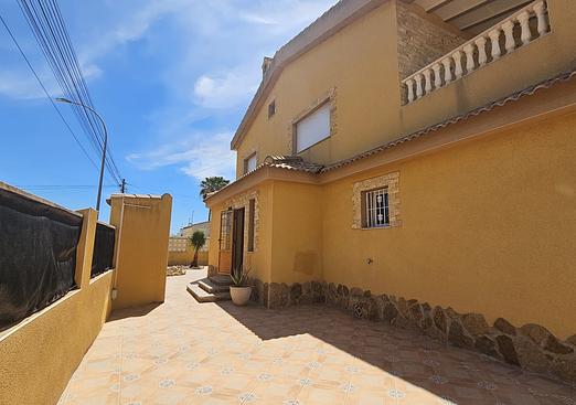 Villa in Los Alcazares
