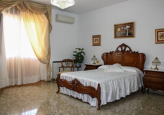 Villa in Fuente Vaqueros