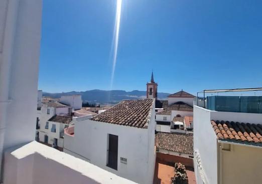 Semi detached penthouse in Cortes De La Frontera