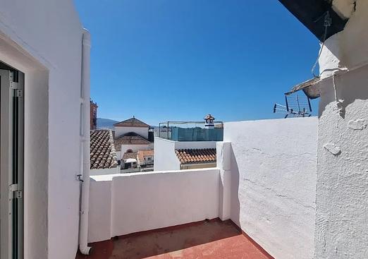 Semi detached penthouse in Cortes De La Frontera