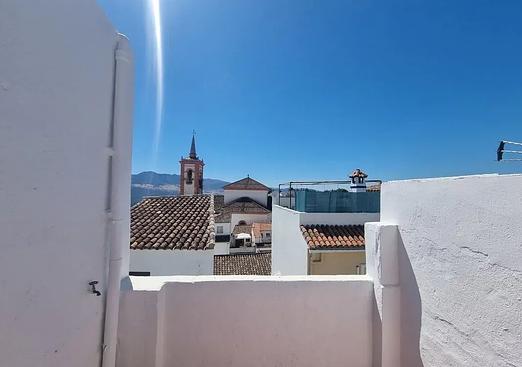 Semi detached penthouse in Cortes De La Frontera