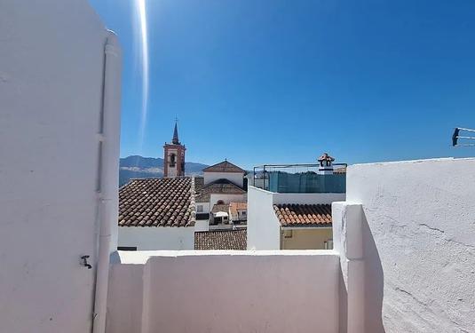 Semi detached penthouse in Cortes De La Frontera