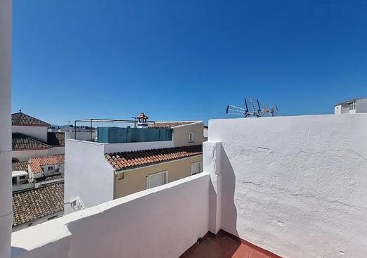 Semi detached penthouse in Cortes De La Frontera
