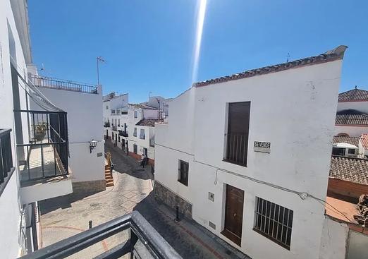 Semi detached penthouse in Cortes De La Frontera