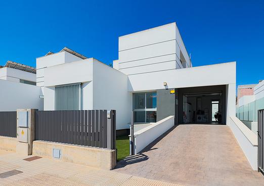 Semi detached in Dolores