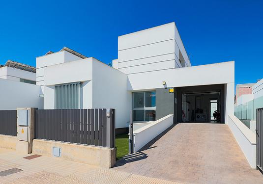 Semi detached in Dolores