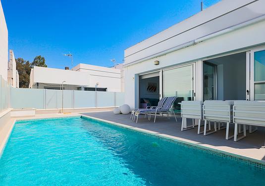 Semi detached in Dolores