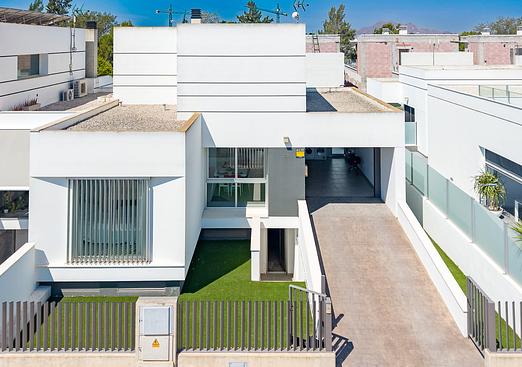 Semi detached in Dolores