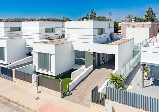Semi detached in Dolores
