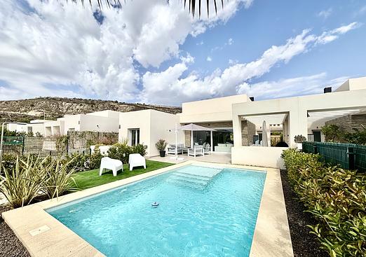 Villa in La Finca Golf Resort