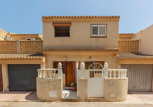 Town house in La Mata
