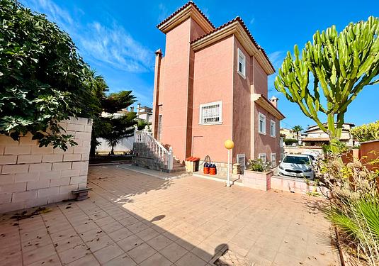 Villa in Orihuela