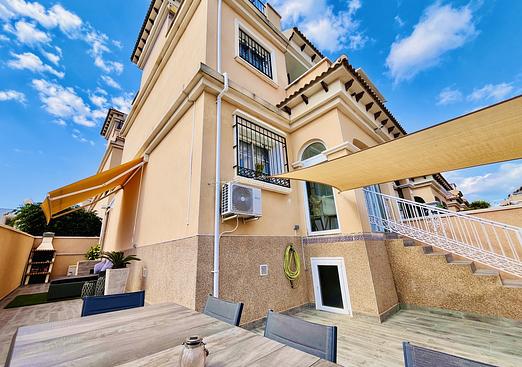 Town house in Villamartin