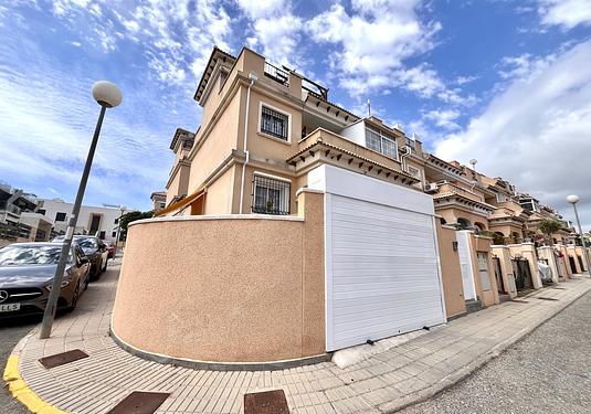 Town house in Villamartin