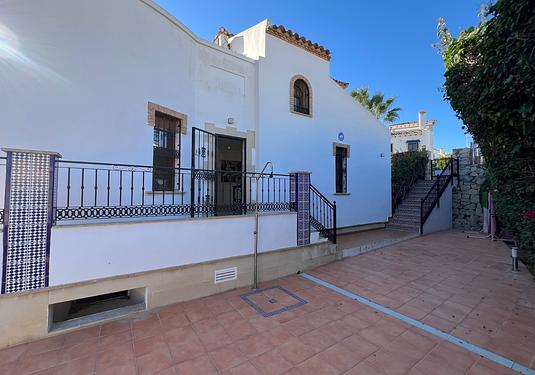 Villa in Algorfa