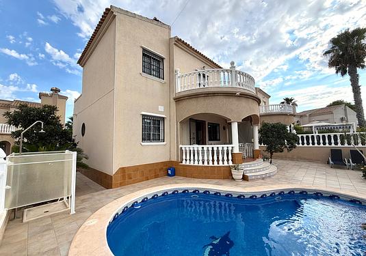 Villa in Orihuela Costa