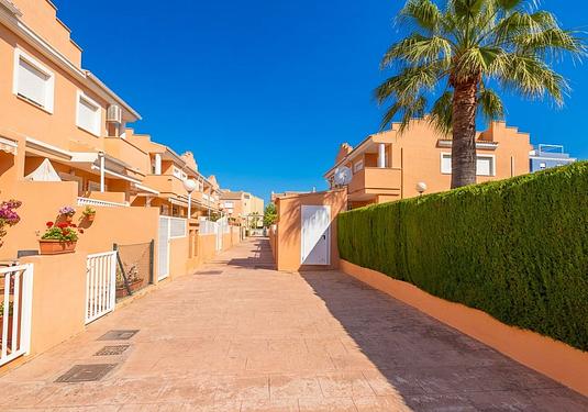 Town house in El Vergel