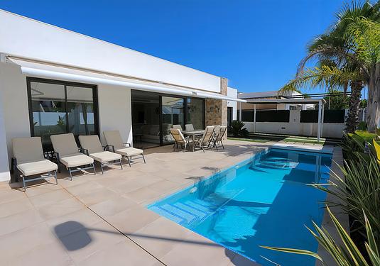 Villa in Pilar de La Horadada