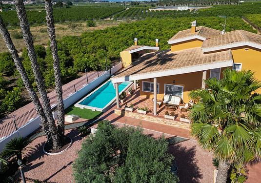 Country house in Orihuela