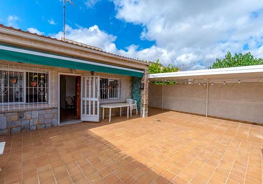 Town house in Santiago de la Ribera