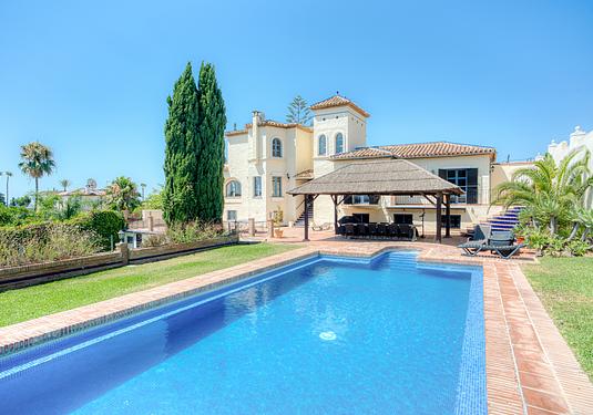 Villa in Estepona