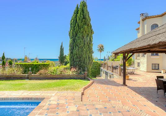 Villa in Estepona