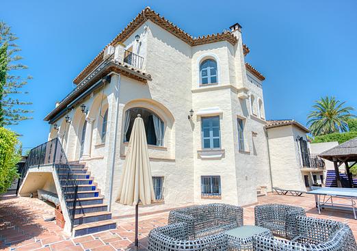 Villa in Estepona