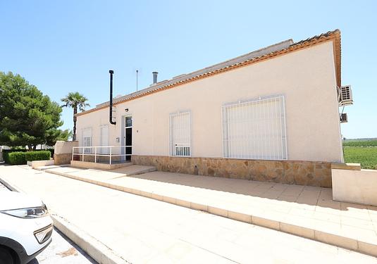 Commercial in San Miguel de Salinas