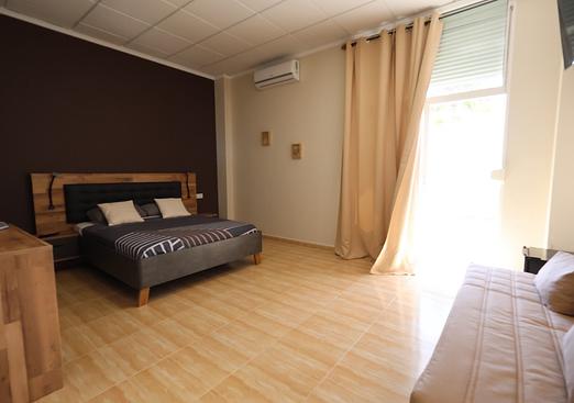 Commercial in San Miguel de Salinas