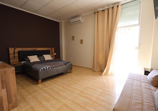 Commercial in San Miguel de Salinas