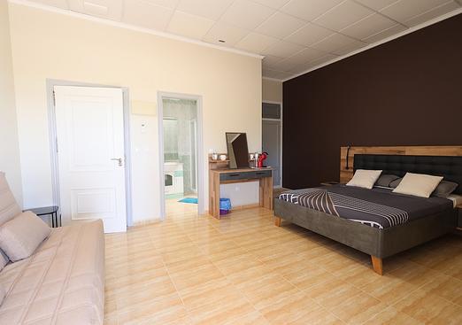 Commercial in San Miguel de Salinas