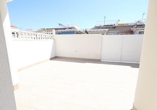 Semi detached in El Chaparral