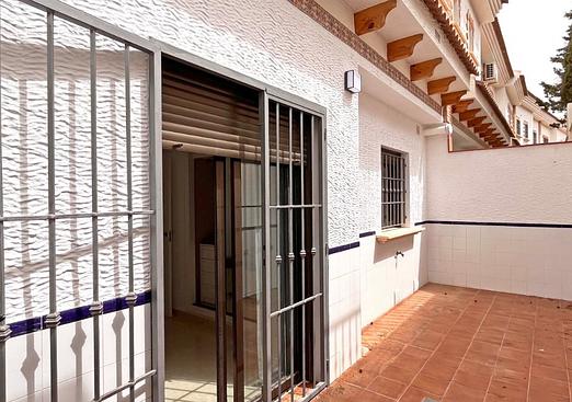 Town house in San Miguel de Salinas