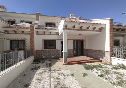 Town house in San Miguel de Salinas