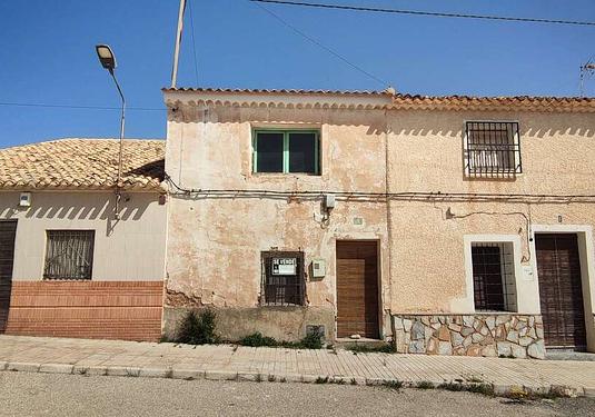 Town house in Raspay