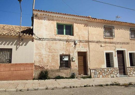 Town house in Raspay