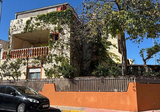 Villa in Los Montesinos