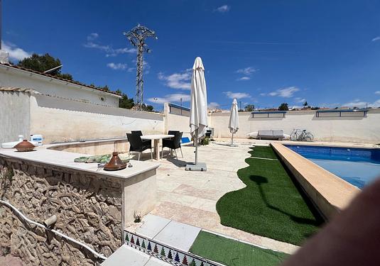 Country house in Algueña