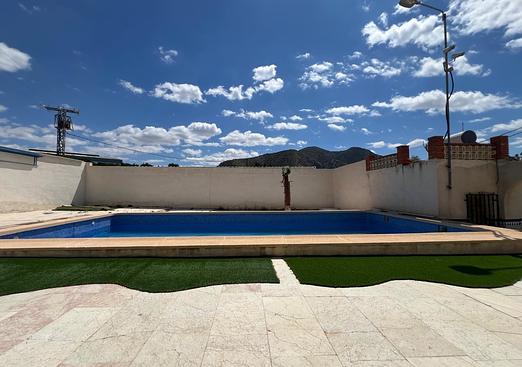 Country house in Algueña